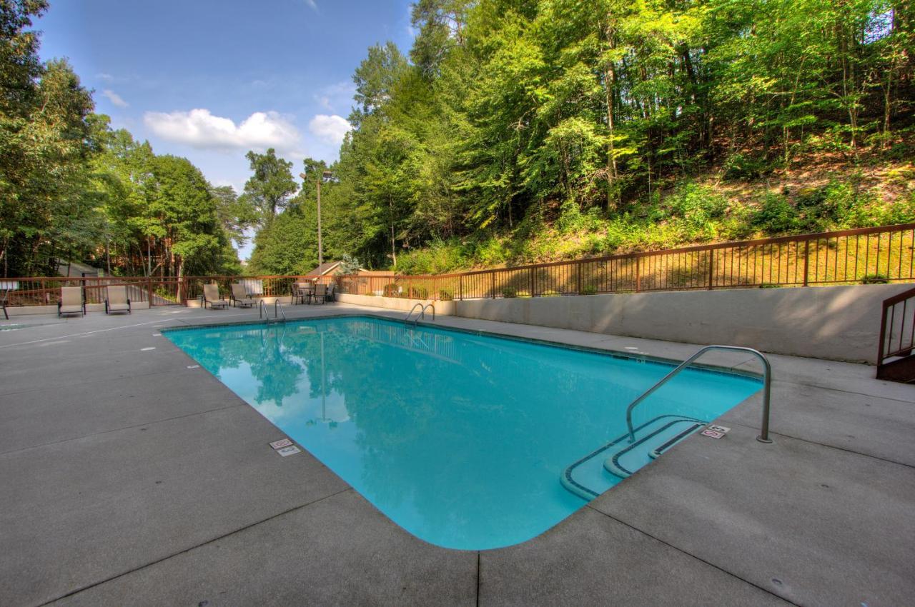 Gorgeous "Country Roads" By Honeybearcabins 4Br 4Ba, Next To Pool, Easy Drive, Main Strip Location! Pigeon Forge Bagian luar foto