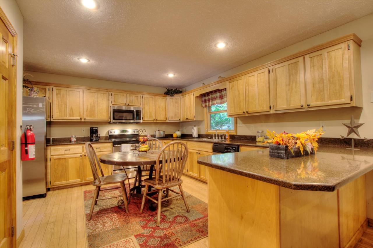 Gorgeous "Country Roads" By Honeybearcabins 4Br 4Ba, Next To Pool, Easy Drive, Main Strip Location! Pigeon Forge Bagian luar foto