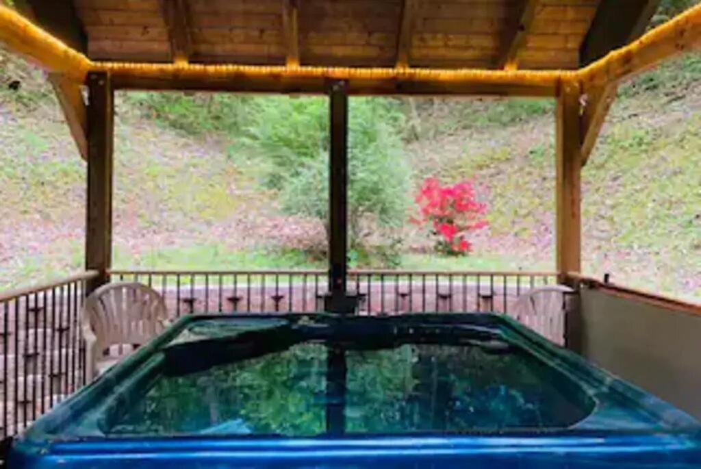 Gorgeous "Country Roads" By Honeybearcabins 4Br 4Ba, Next To Pool, Easy Drive, Main Strip Location! Pigeon Forge Bagian luar foto